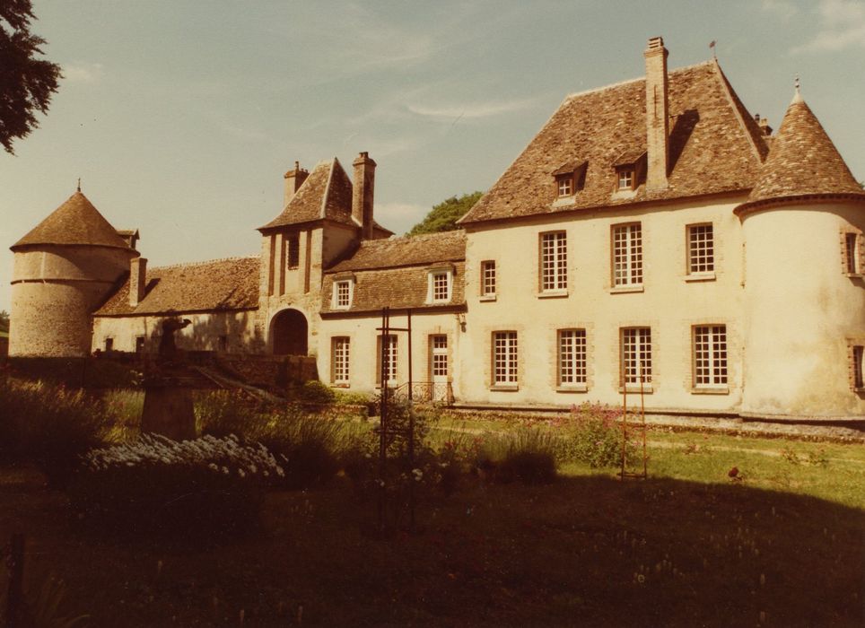 Château de Bois-le-Roi : Ensemble est, vue générale