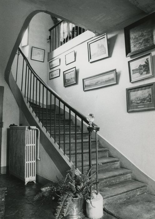 Château de Bois-le-Roi : Aile est, escalier, vue générale