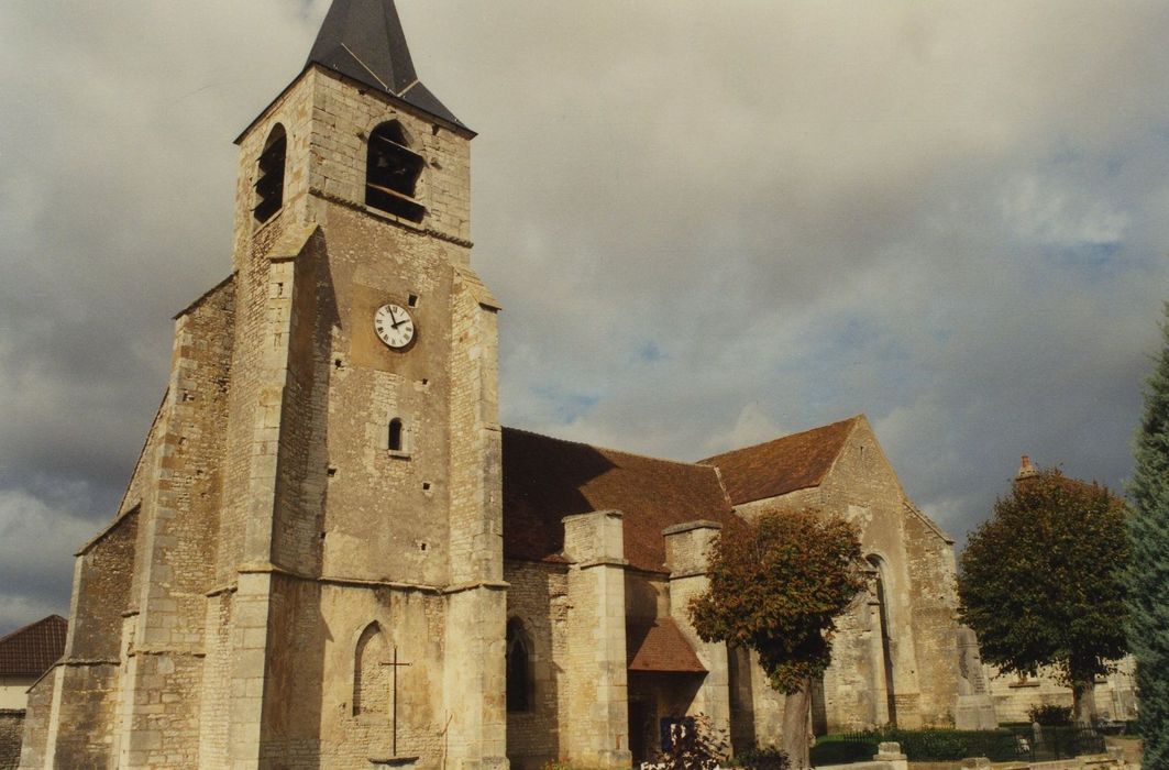 Eglise Saint-Christophe : Façade latérale sud, vue générale