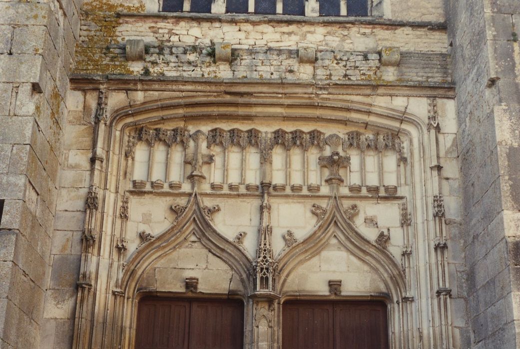 Eglise Notre-Dame de l' Assomption : Portail occidental, vue partielle