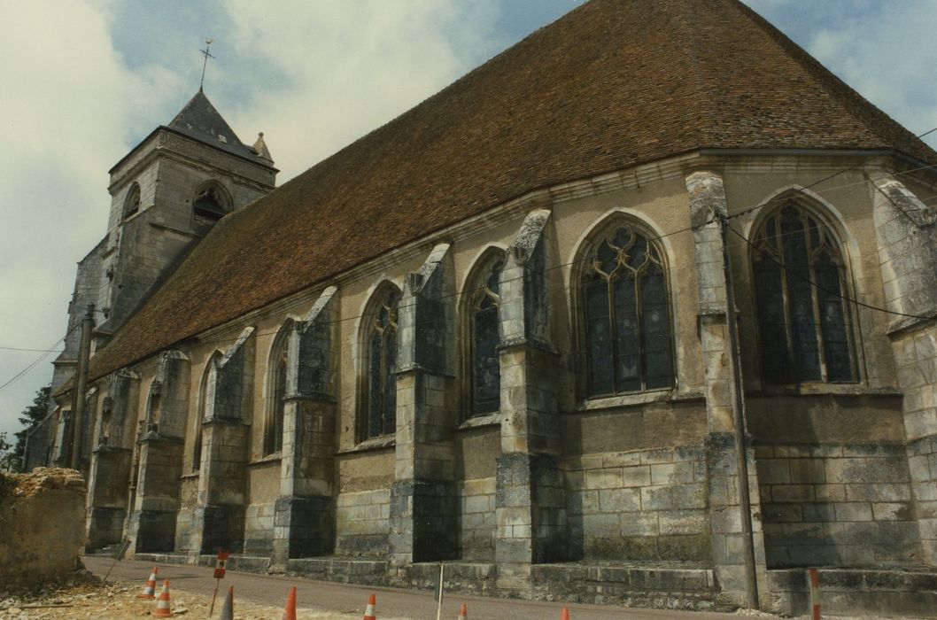 Eglise Notre-Dame : Façade latérale sud, vue générale