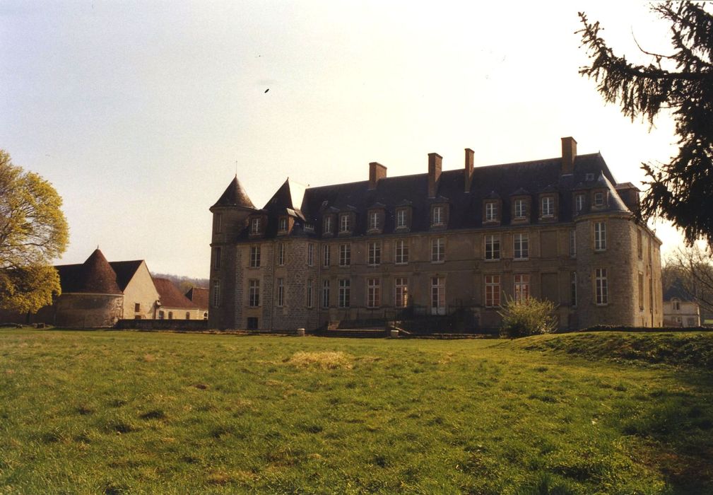 Château de Passy-Véron : Façade nord-ouest, vue générale