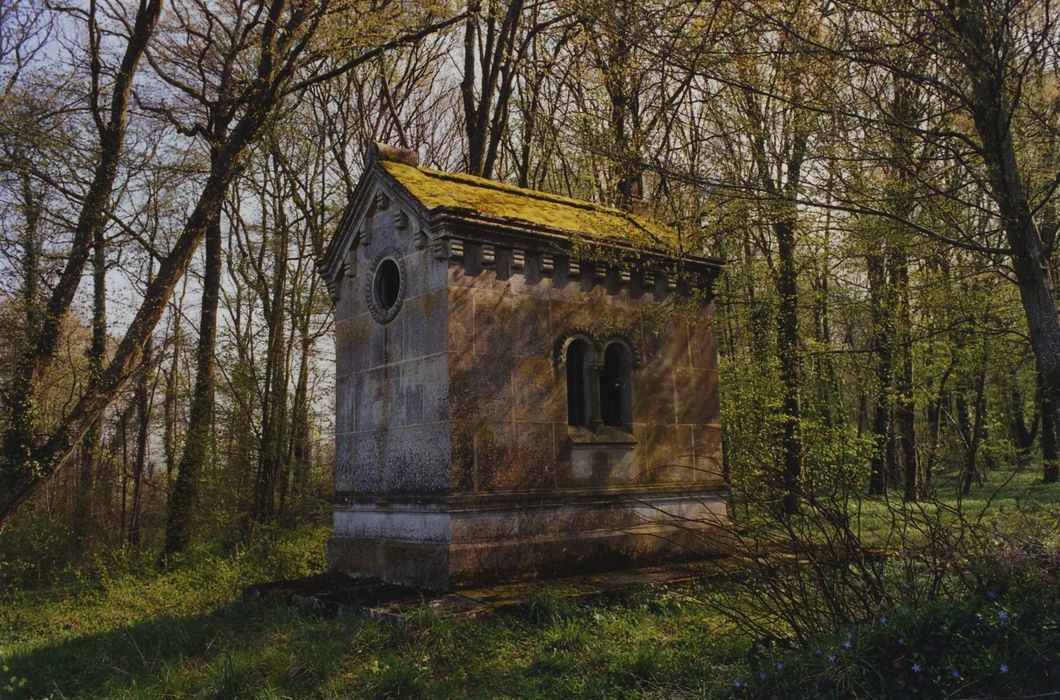 Château de Passy-Véron : Chapelle funéraire, vue générale