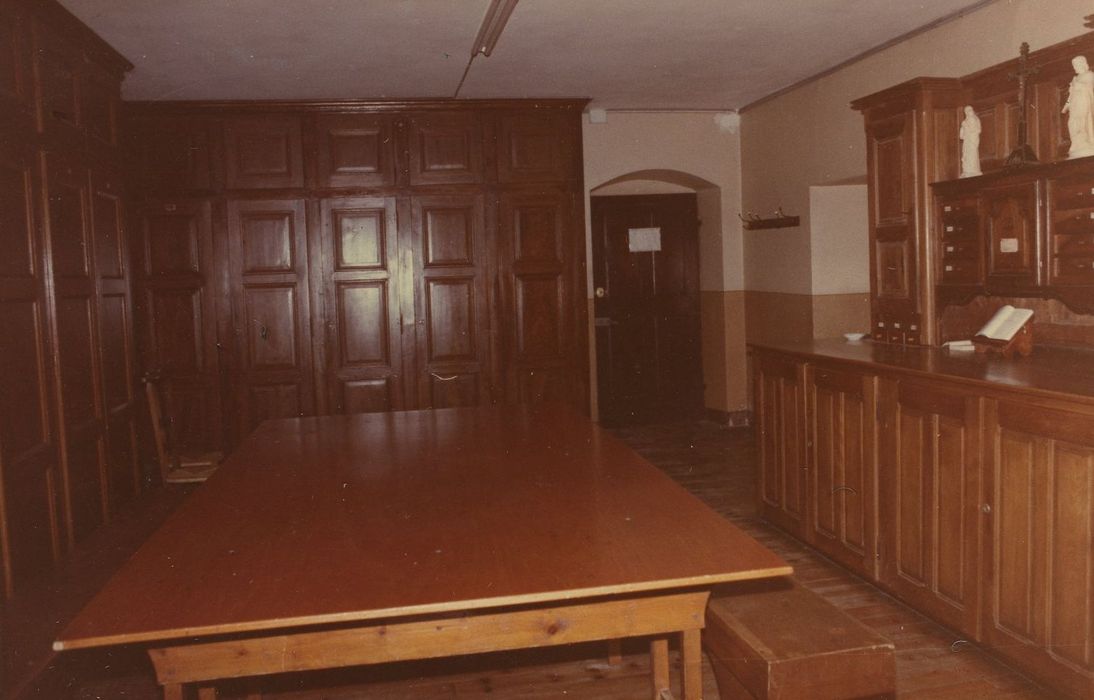 Couvent des Bernardins (ancien) : Salle des professeurs (ancienne sacristie), vue partielle