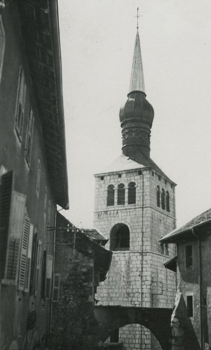 Eglise paroissiale : Clocher, vue générale