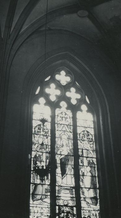 verrière de la chapelle latérale : Christ du Sacré-Coeur