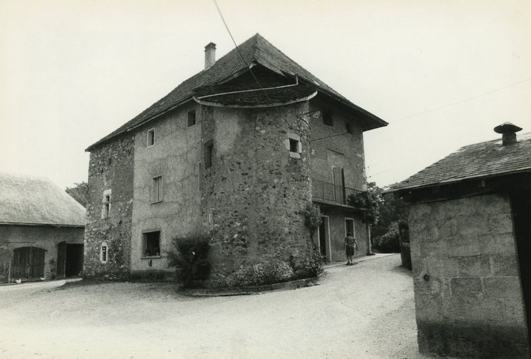 Maison-forte de la Sauffaz : Façades sud et ouest, vue générale