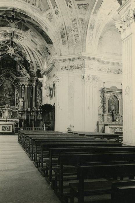 Eglise Saint-Nicolas-de-Véroce : Nef, vue partielle