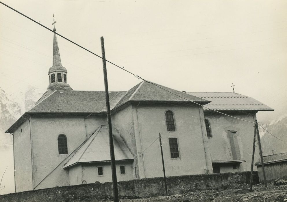 Eglise Saint-Nicolas-de-Véroce : Façade latérale sud, vue générale