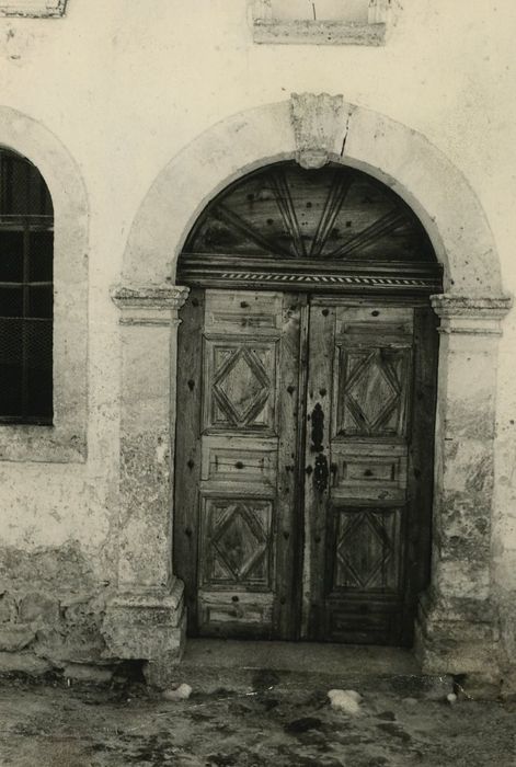 Chapelle des Chattrix : Portail d’accès est, vue générale