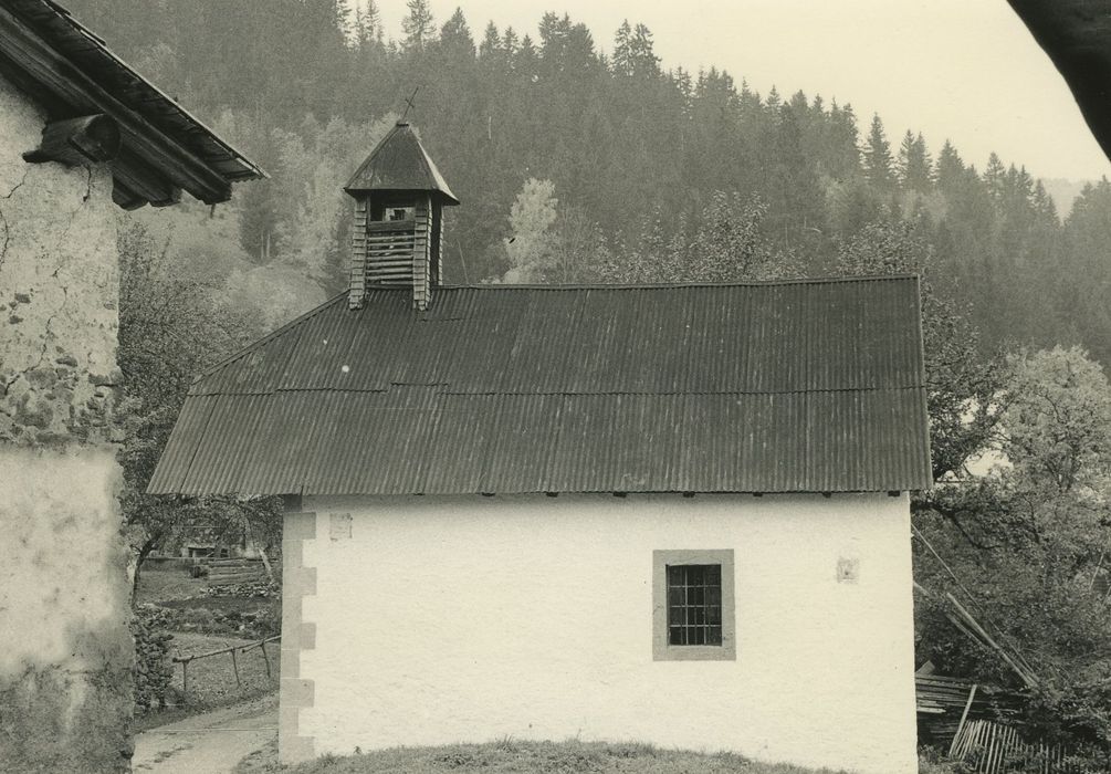 Chapelle du hameau des Plans : Façade latérale est, vue générale