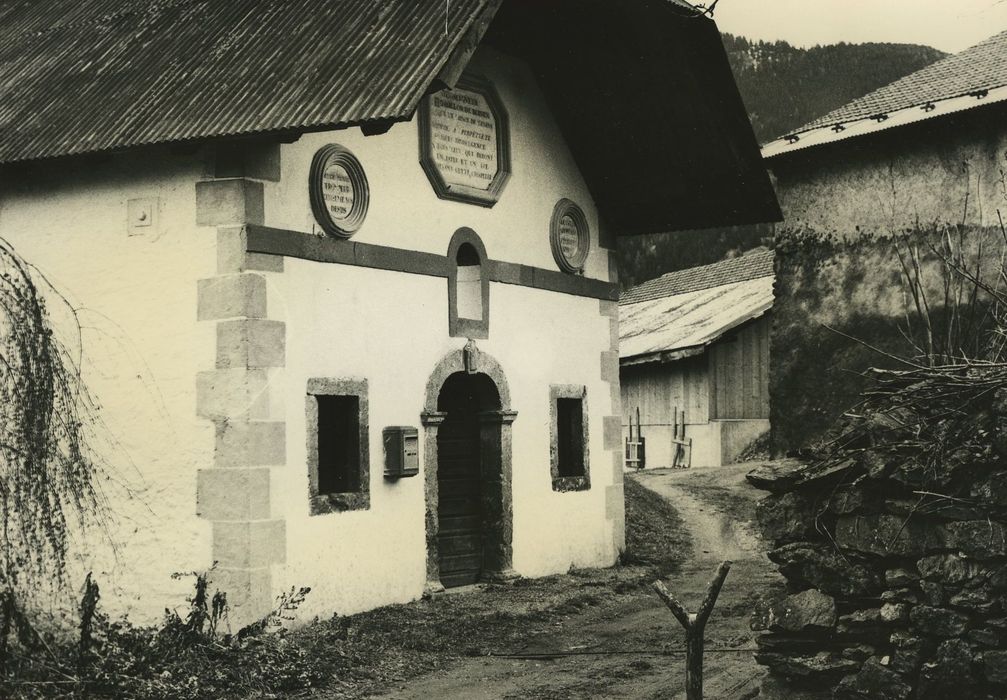 Chapelle du hameau des Plans : Façade sud, vue générale