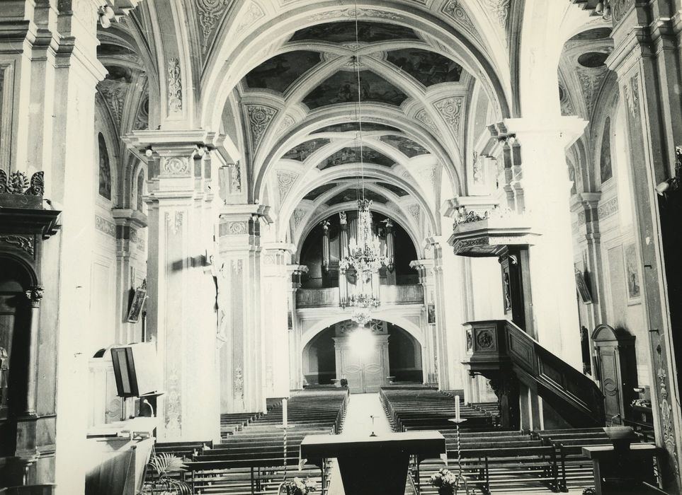 Eglise Saint-Jacques : Nef, vue générale