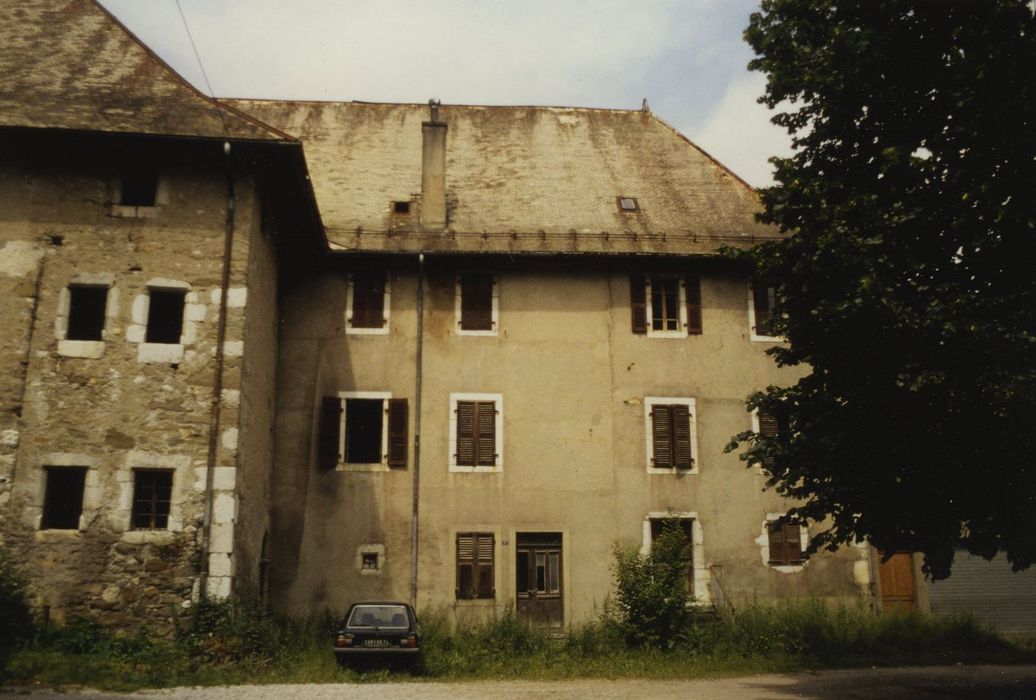 Château de la Croix : Façade est, vue partielle