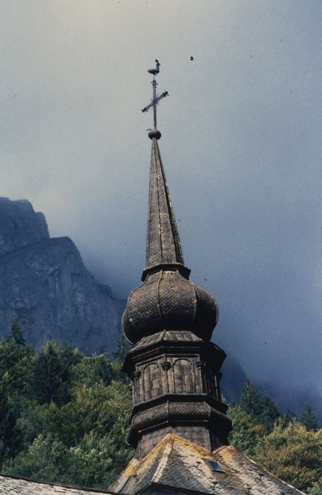 Ancienne abbaye de Sixt : Eglise abbatiale, clocher, vue générale de la flèche