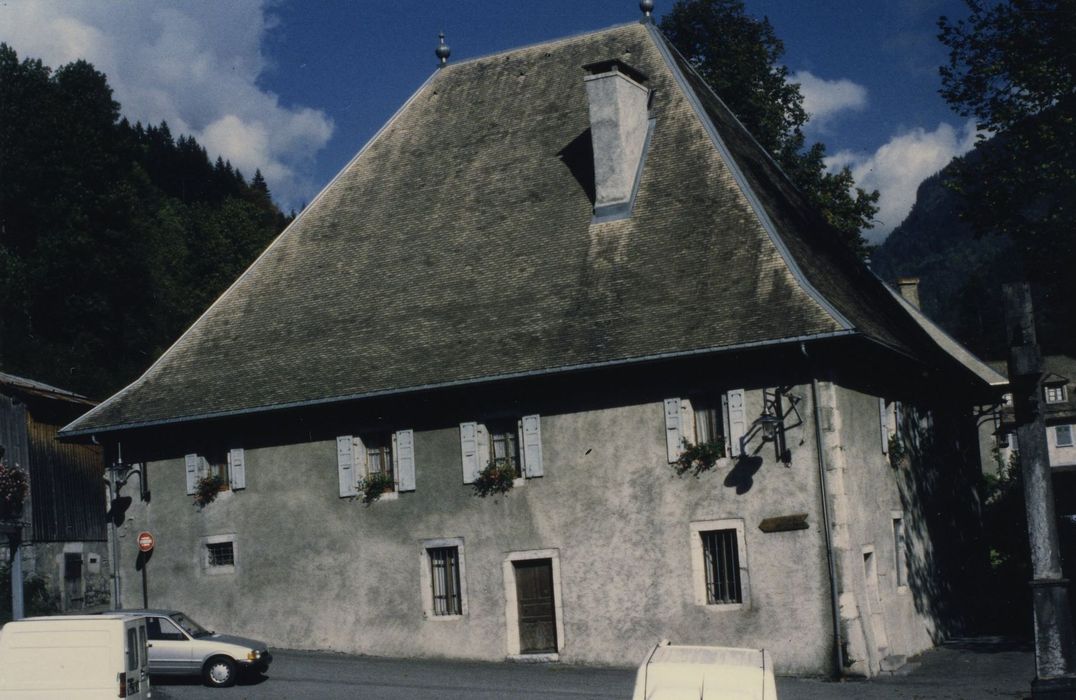 Ancienne abbaye de Sixt : Presbytère, façade ouest, vue générale