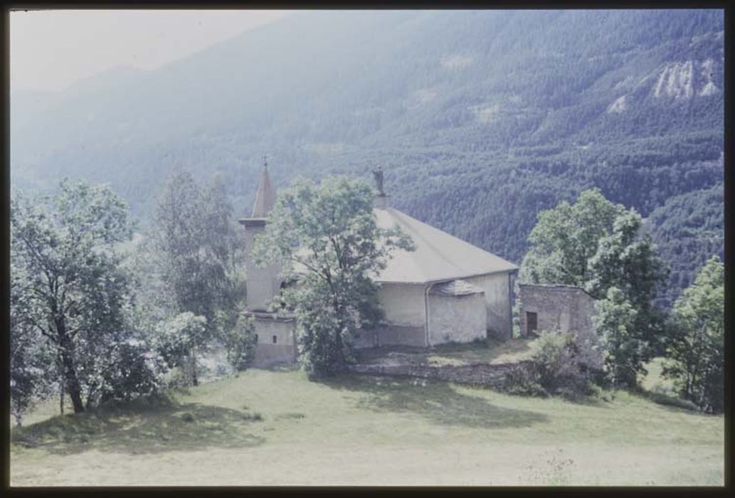 vue générale de la chapelle dans son environnement depuis le Nord-Est