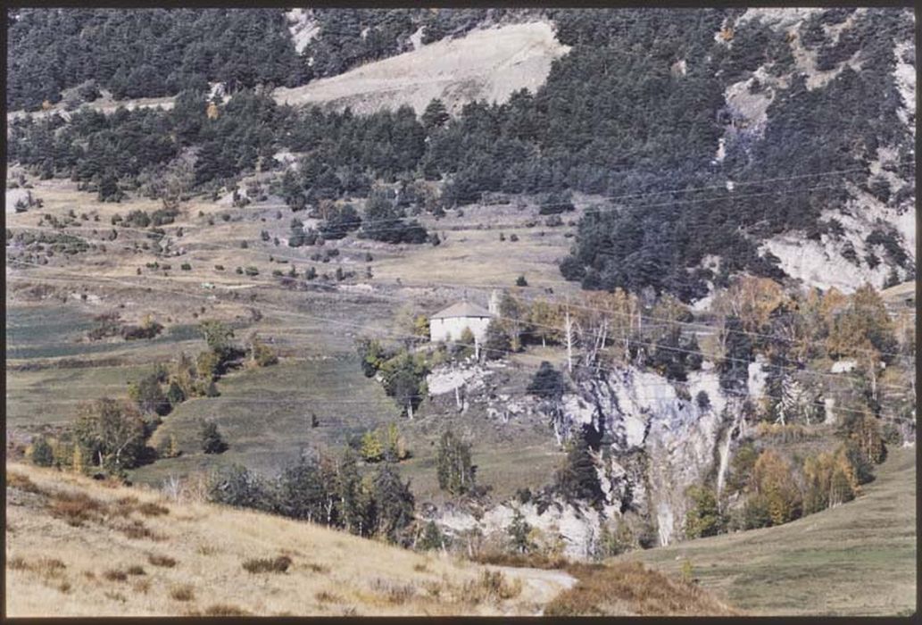 vue générale de la chapelle dans son environnement depuis le Sud-Ouest