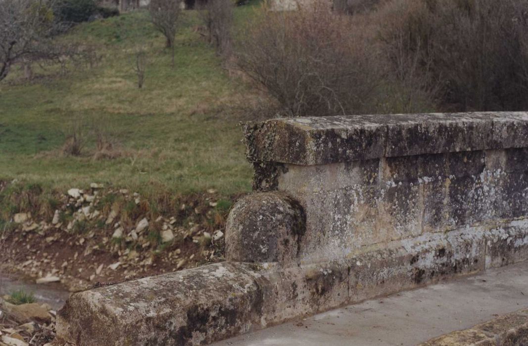 Pont de Pimelles, détail du parapet