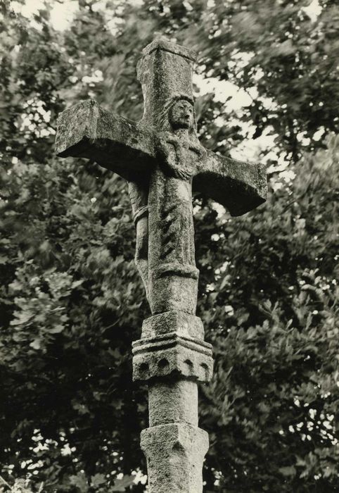 Croix de chemin, vue partielle