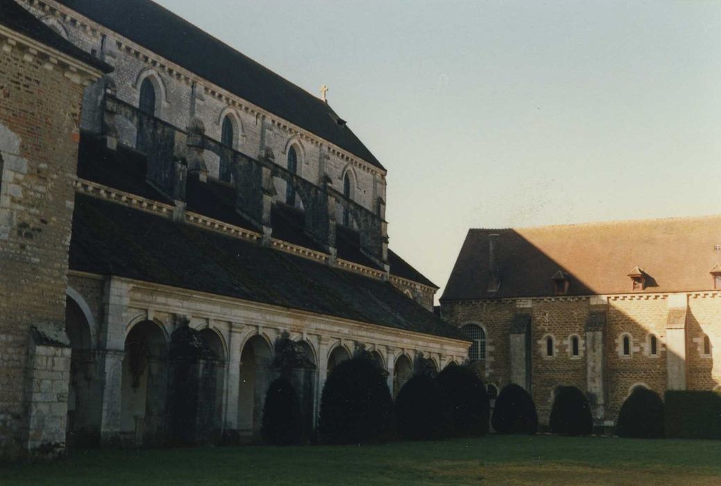 Façade latérale nord, vue partielle