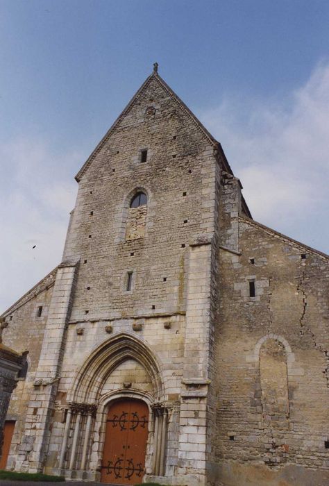 Eglise paroissiale : façade occidentale, vue générale