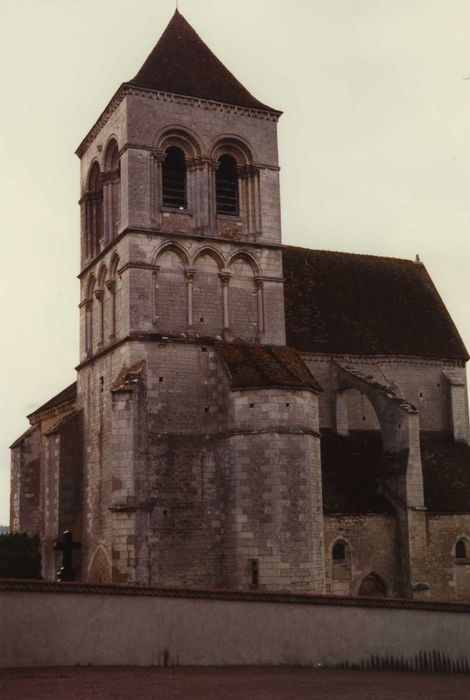 Eglise paroissiale : façade latérale nord, vue générale