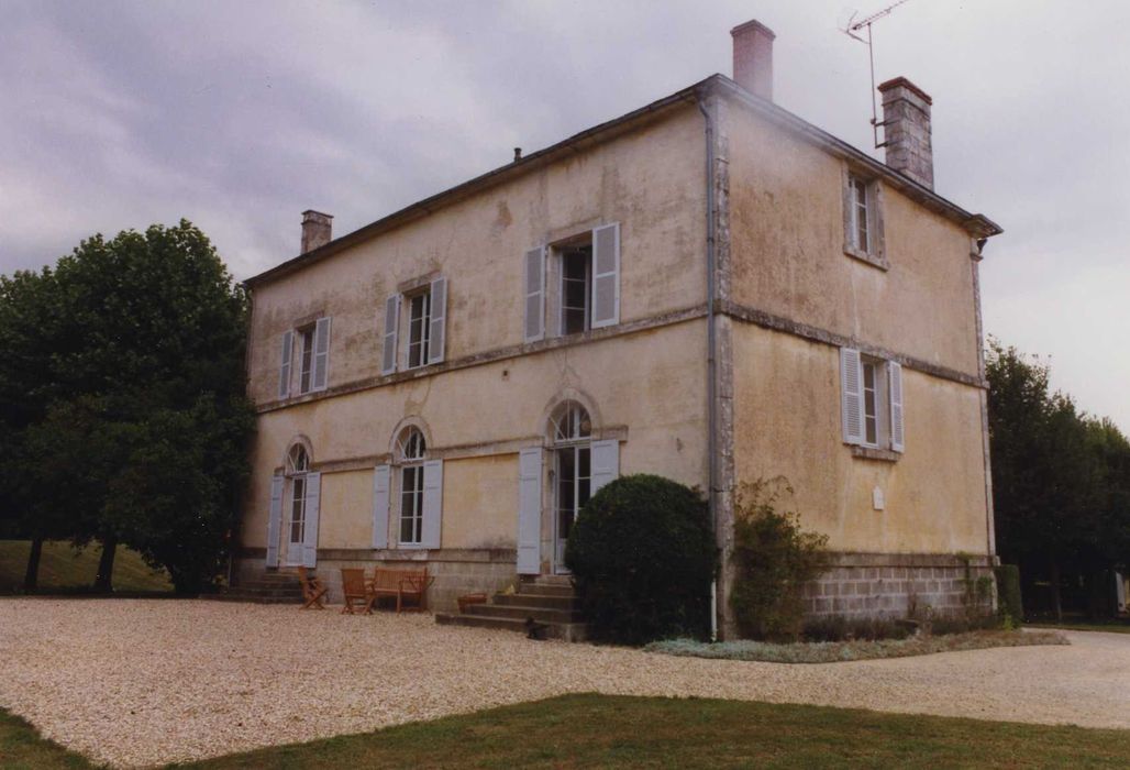 Maison de la Motte : façades postérieure et latérale, vue générale