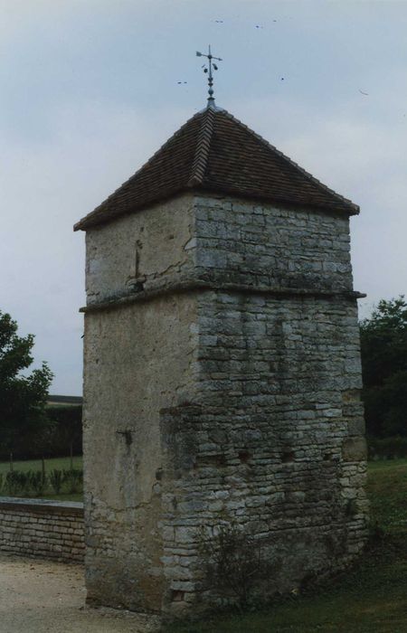 Maison de la Motte : colombier, vue générale