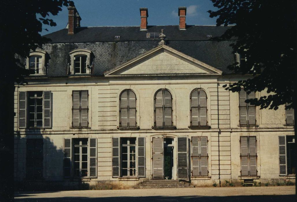 Château des Barres : façade nord, vue générale