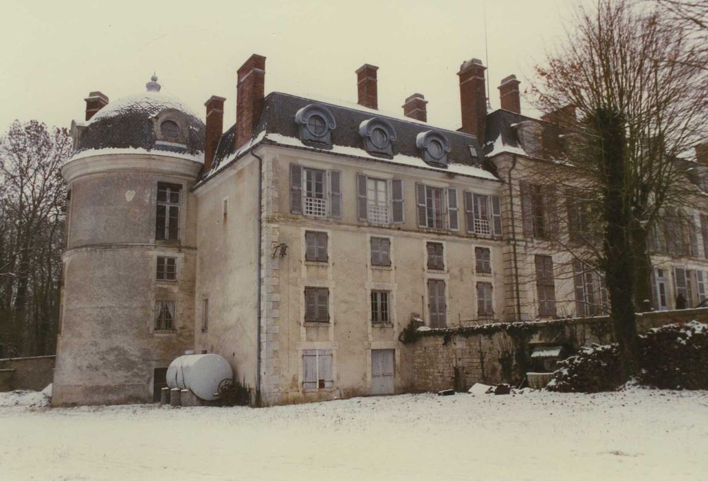 Château des Barres : façade sud, vue partielle