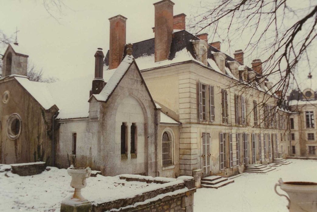 Château des Barres : façade nord, vue partielle