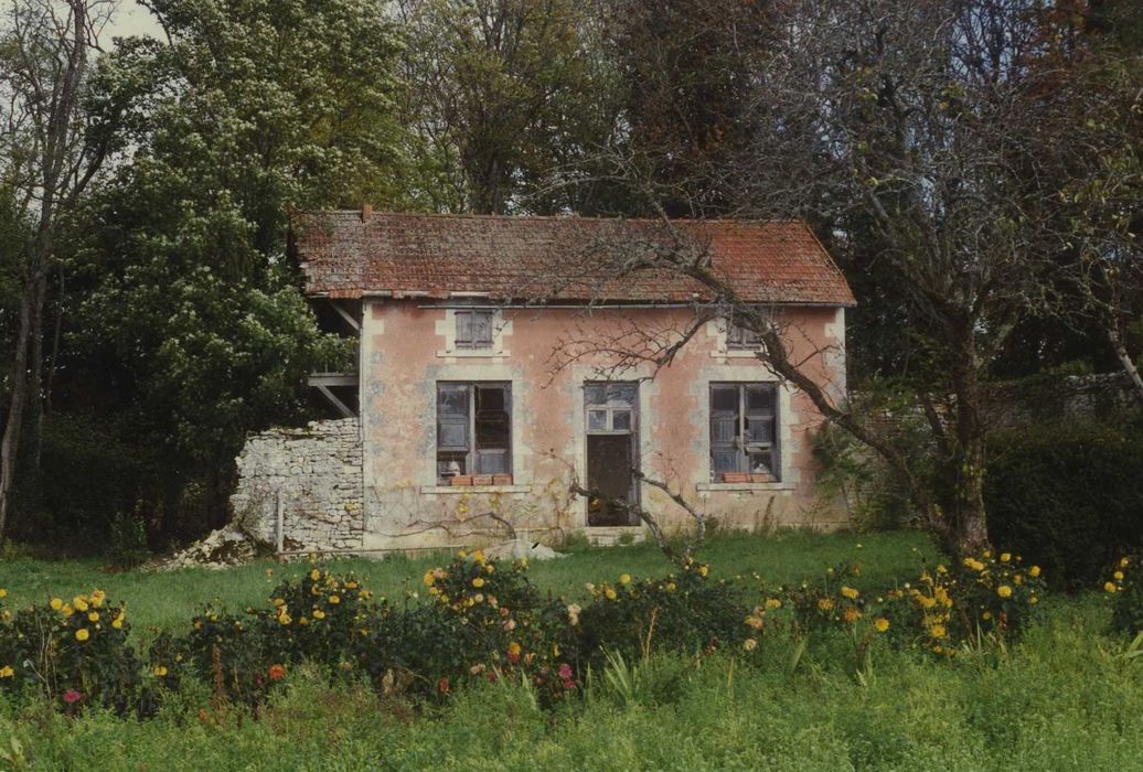 Château des Barres : maison du jardinier, vue générale