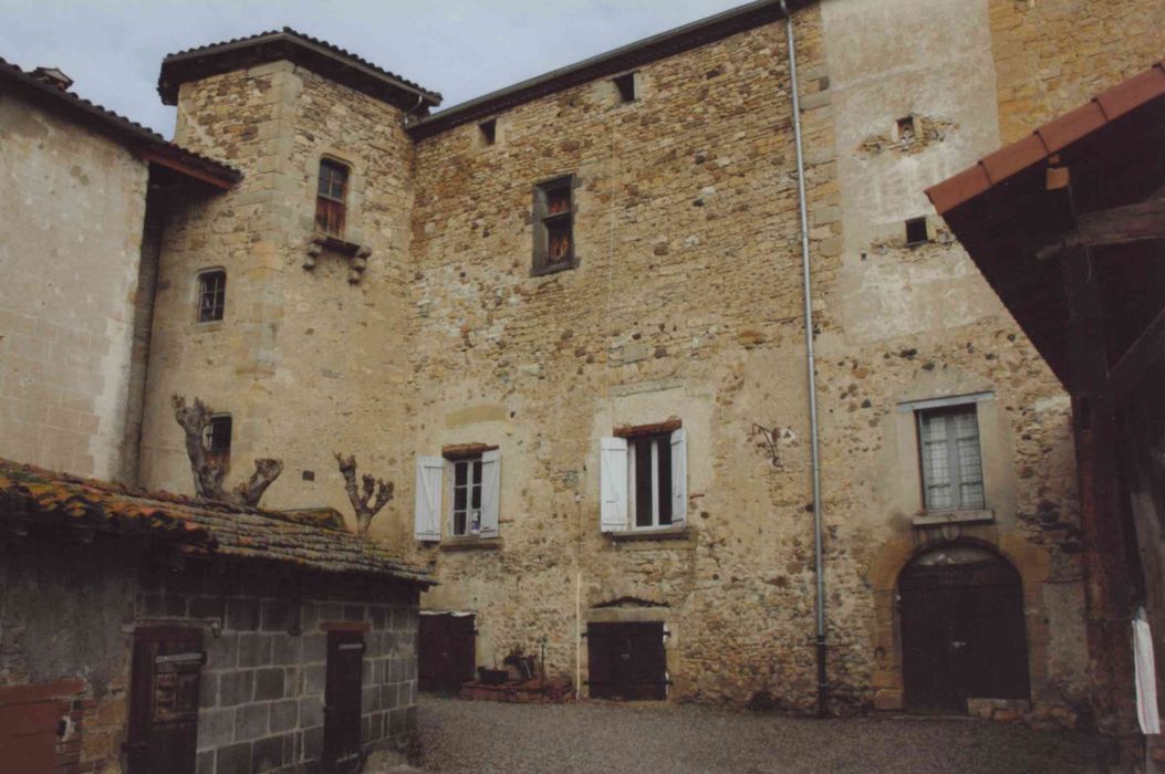 Ancien château : aile nord, façade sud, vue générale