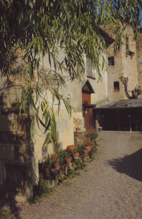 Ancien château : aile ouest, façade est, vue partielle