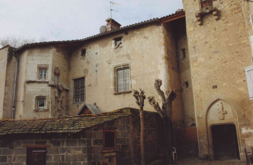 Ancien château : aile ouest, façade est, vue générale