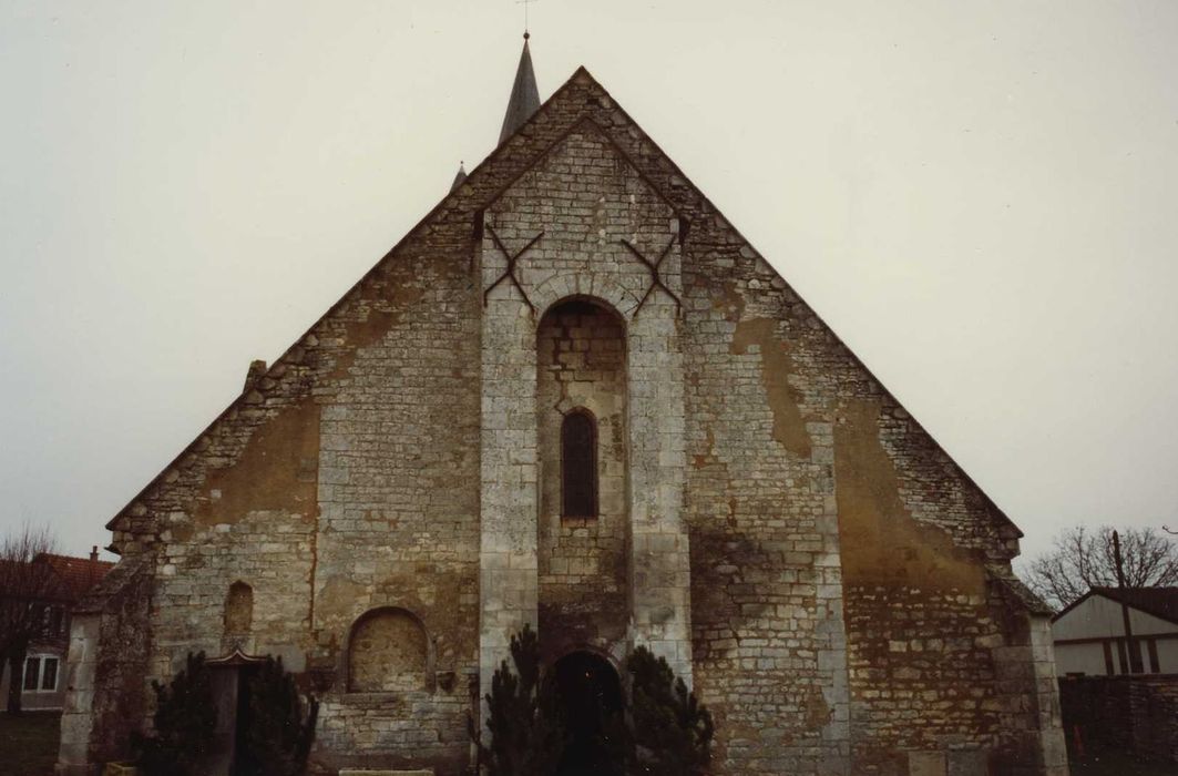 Eglise Saint-Cyr et Sainte-Julitte : façade occidentale, vue générale