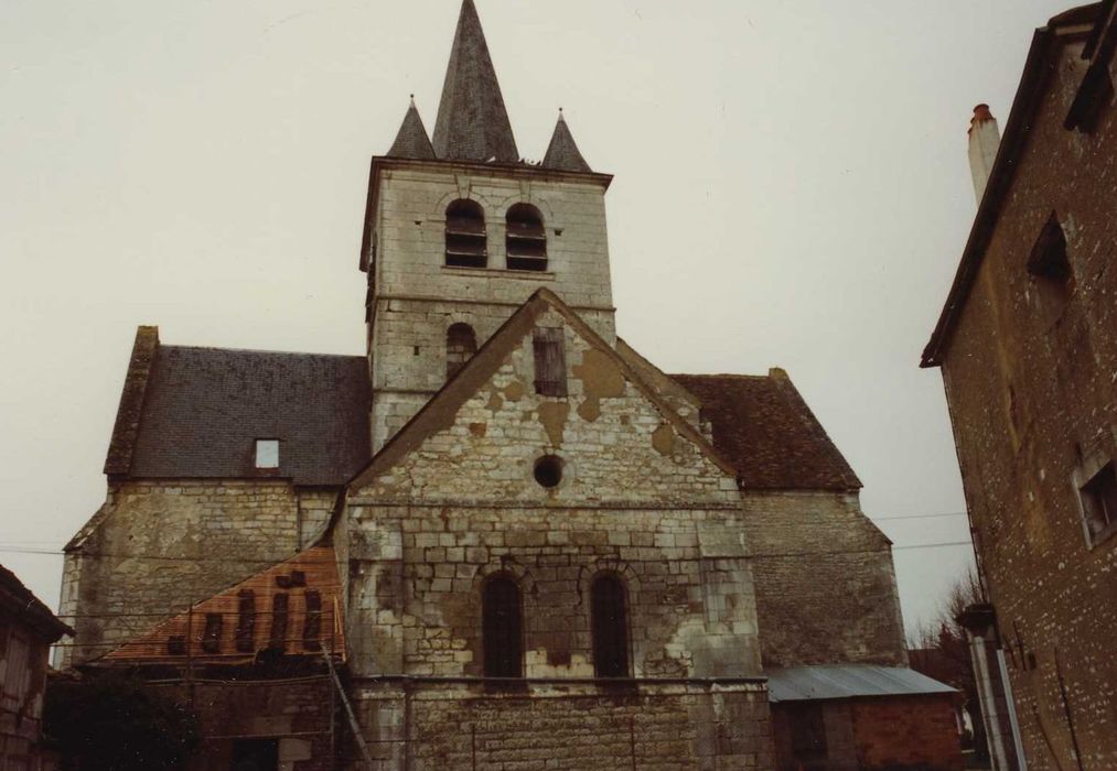 Eglise Saint-Cyr et Sainte-Julitte : chevet, vue générale