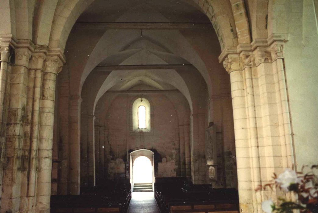 Eglise Saint-Cyr et Sainte-Julitte : nef, vue générale