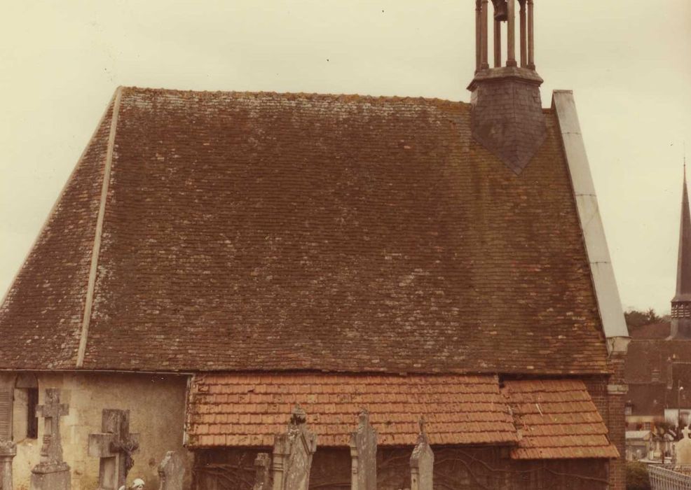 Cimetière : Chapelle, façade latérale nord, vue générale