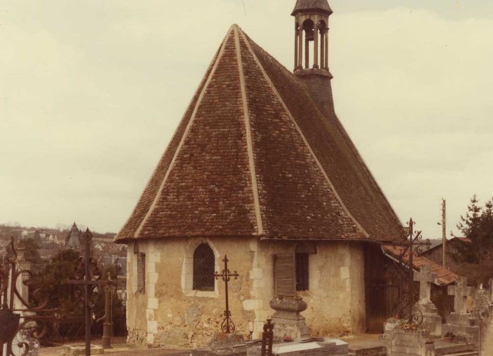 Cimetière : Chapelle, chevet, vue générale