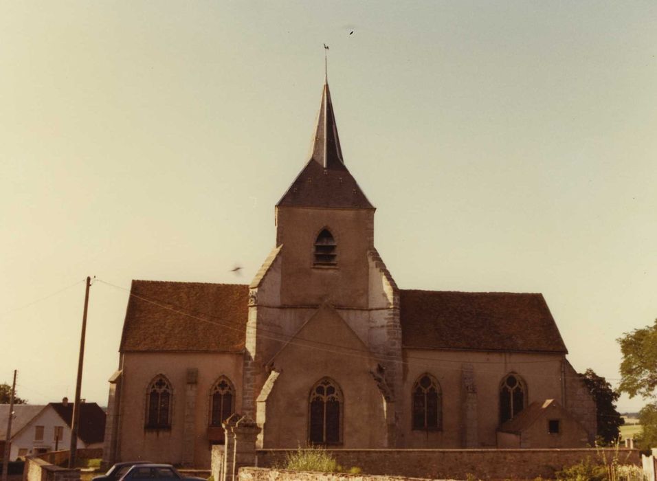 Eglise Saint-Léger : façade latérale sud, vue générale