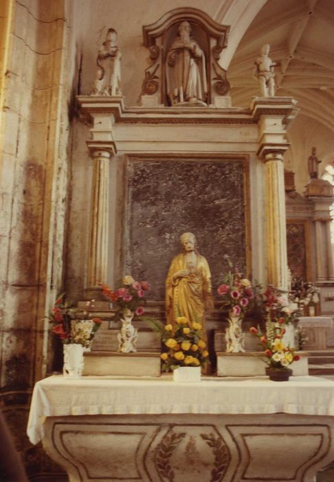 autel, retable, statues : sainte Catherine ; saint Antoine ; saint Sébastien (autel latéral)