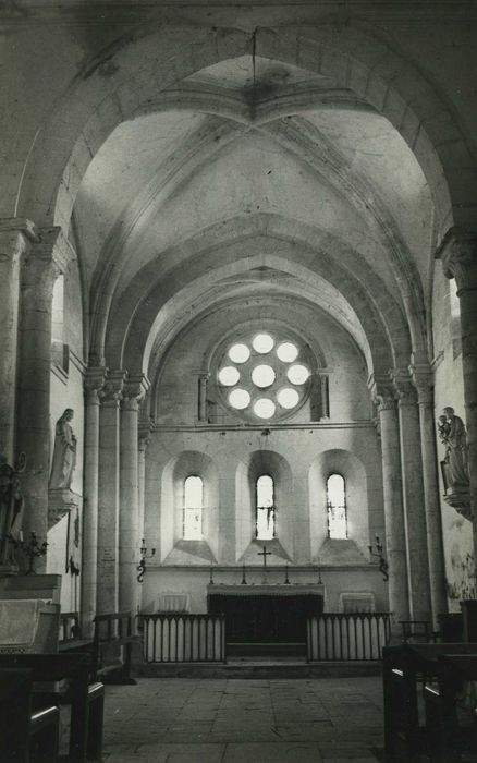 Eglise Saint-Pierre : nef, vue générale