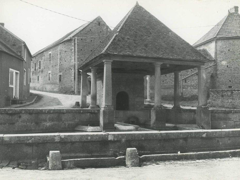 Fontaine-abreuvoir-lavoir : ensemble nord, vue générale