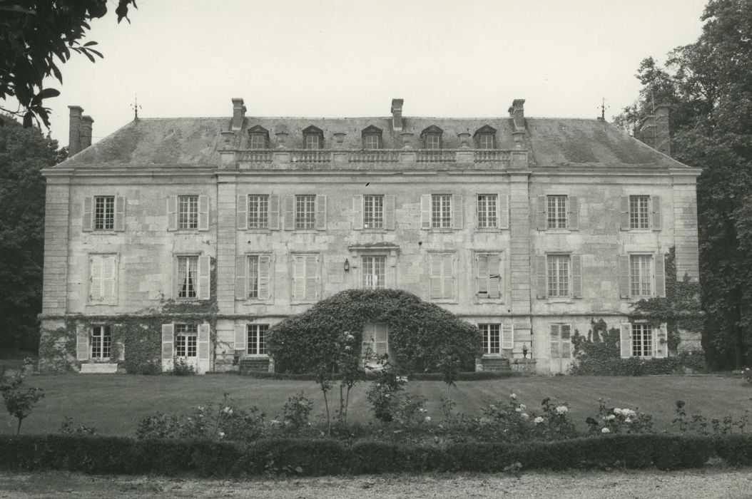 Château : façade sud, vue générale