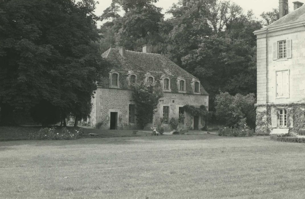 Château : pavillon, façade est, vue générale