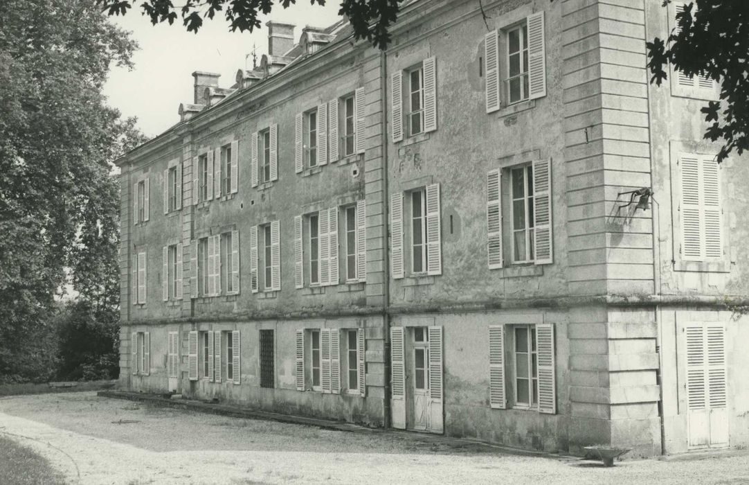 Château : façade nord, vue générale