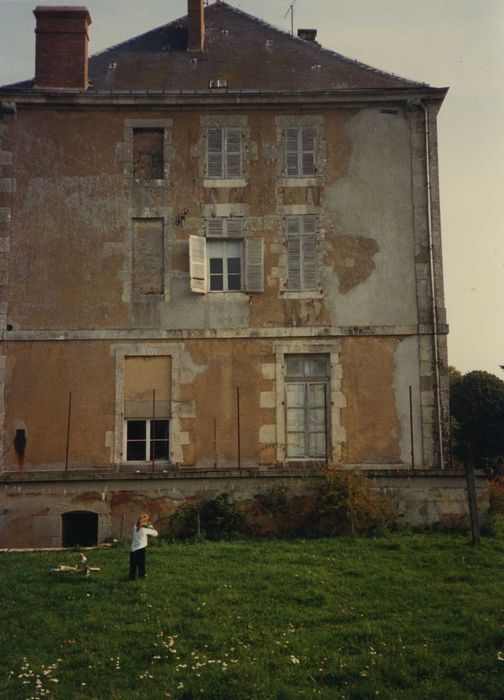 Château de Montjalin : façade ouest, vue générale