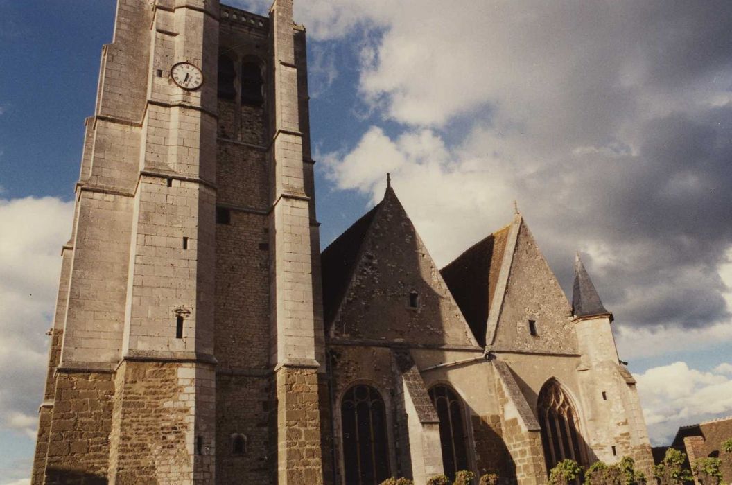 Eglise Saint-Martial : façade latérale sud, vue générale